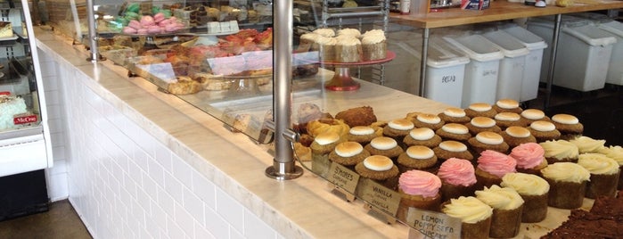 Lucky's Bakehouse & Creamery is one of Lugares favoritos de Leah.