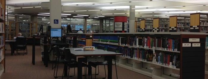 Lakes Regional Library is one of Gespeicherte Orte von The Droid U Were Looking 4.