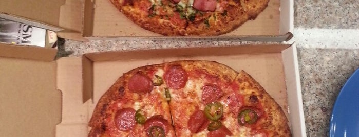 Canadian Pizza is one of Tempat yang Disukai PinkStarr.