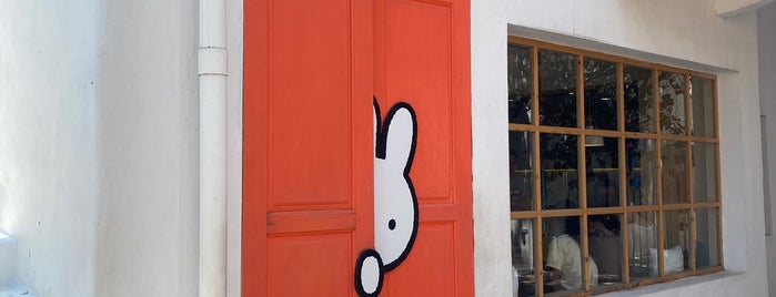 Miffy's Garden Cafe is one of ราชบุรี.