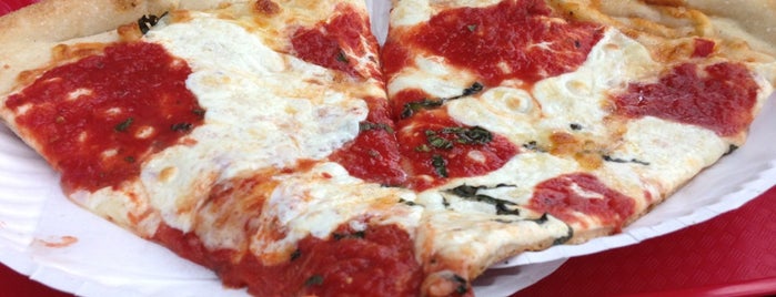 Little Italy Pizza is one of Lugares favoritos de Adam.