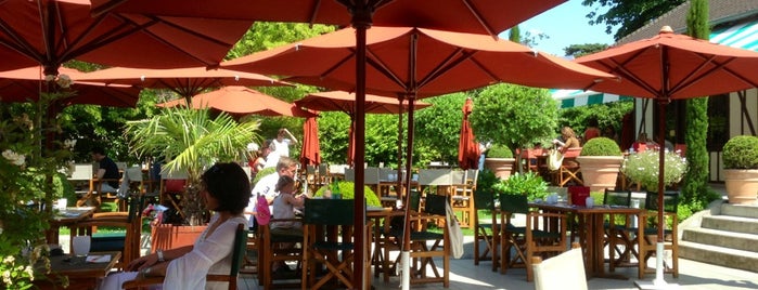 Restaurant Le Roland Garros is one of Guy : понравившиеся места.