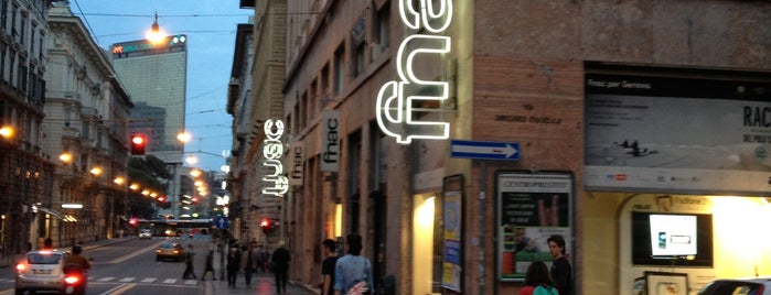 Fnac Genova is one of Genova: Negozi e Botteghe.