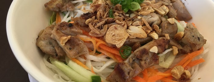 Pho 24 Express is one of Lugares favoritos de Kitty.
