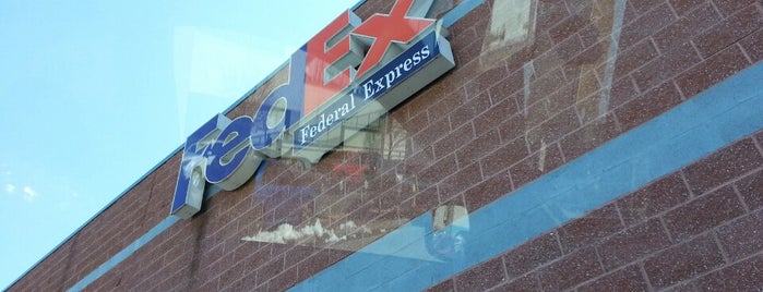 FedEx Ship Center is one of Lugares favoritos de Kevin.