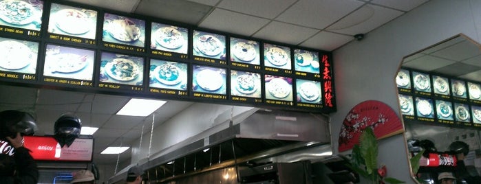 Hong Kong Kitchen is one of Lugares favoritos de Josh.