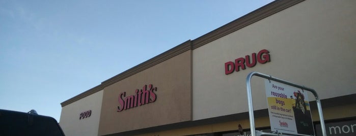 Smith's is one of Locais curtidos por Diana.