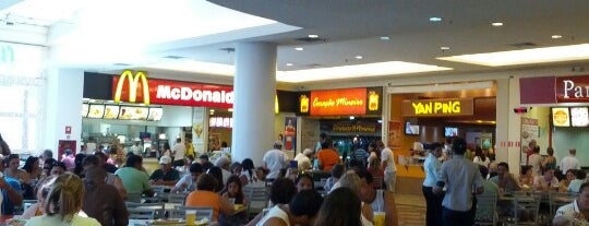 Praça de Alimentação is one of Lanches e Sobremesas.