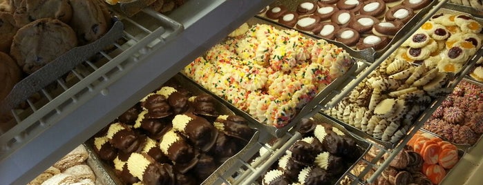 New York West Pastry & Bake Shop is one of สถานที่ที่ Jane ถูกใจ.