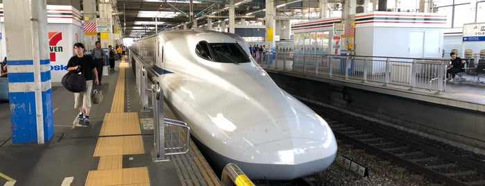 Shinkansen Hiroshima Station is one of Locais curtidos por Rex.