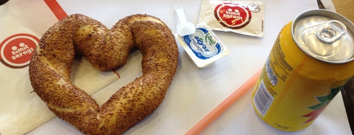 Simit Sarayı is one of Mertさんのお気に入りスポット.