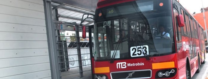 Metrobús Xola is one of Locais curtidos por Aniux.