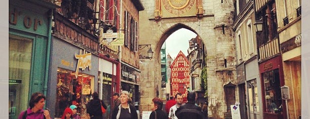 Tour de l'Horloge is one of Locais curtidos por Sylvain.