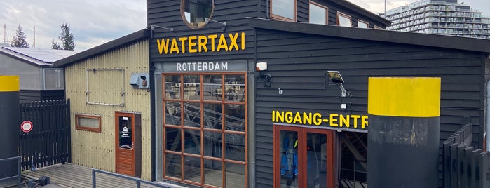 Hoofdopstapplaats Watertaxi (Hotel New York) is one of Locais curtidos por Theo.