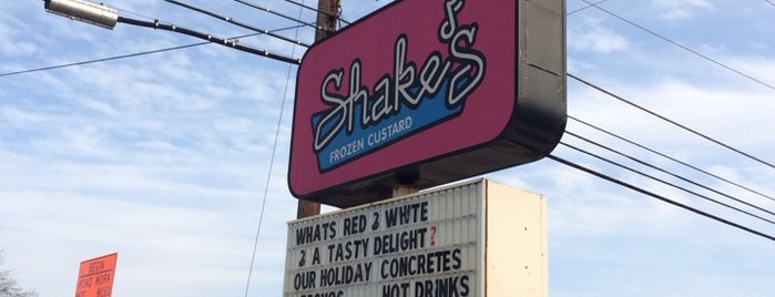 Shake's is one of Orte, die Andrew gefallen.