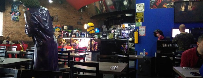 Héroes Restaurante Bar is one of Varios.