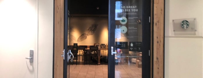 Starbucks is one of Tempat yang Disukai Chester.