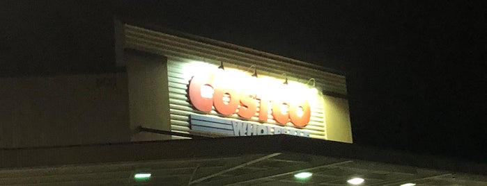 Costco is one of Tempat yang Disukai Andrew.