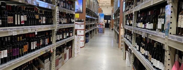 Addy’s Wine & Spirits is one of Lieux qui ont plu à Eve.