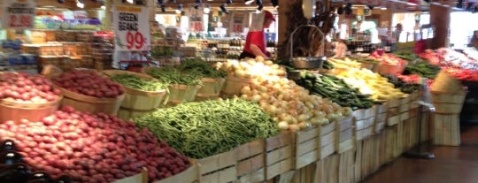 Tom Leonard's Farmer's Market is one of Gespeicherte Orte von Eric.