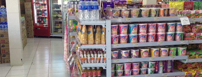 Indomaret is one of Chloeさんのお気に入りスポット.