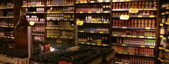 Supermercado Mambo is one of Lugares favoritos de Akhnaton Ihara.