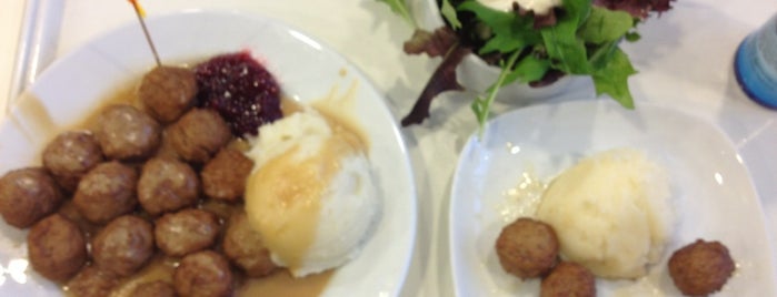 IKEA Café & Restaurant is one of Carlaさんのお気に入りスポット.