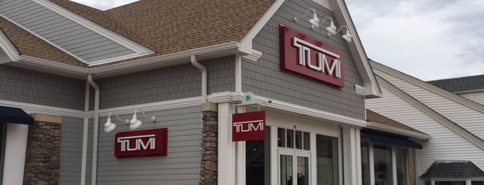 Tumi Outlet is one of Locais curtidos por Booie.