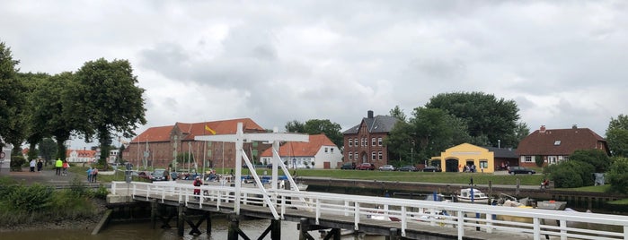 Hafen Tönning is one of IL.