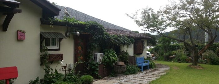마리안나 하우스 is one of 경기도의 게스트하우스 / Guest Houses in Gyeonggi Area.