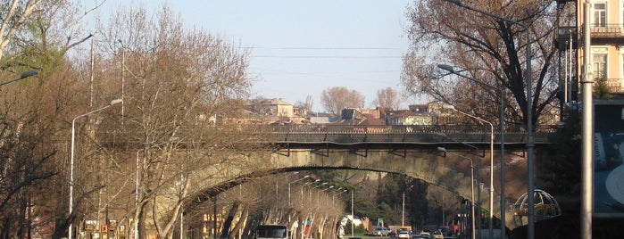 Сухой мост is one of Essential Tbilisi #4sqCities.
