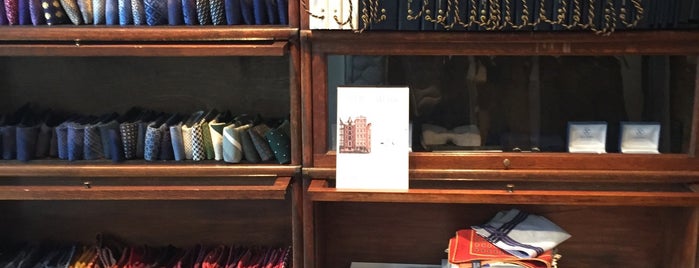 New Tailor is one of 20 must see shops in Amsterdam.
