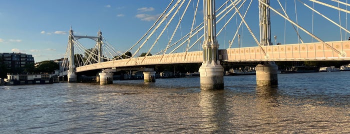 Albert Bridge is one of Orte, die Jon gefallen.