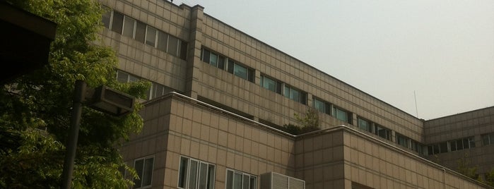 서울특별시 장년창업센터 is one of 공공기관.