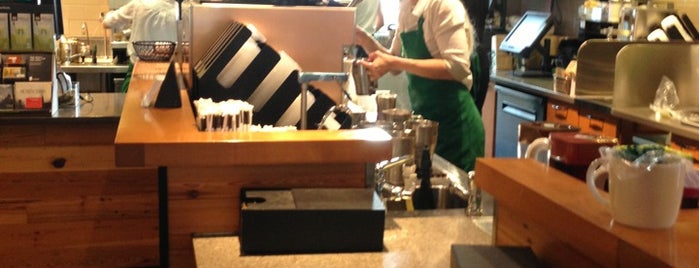 Starbucks is one of Lugares favoritos de Emily.
