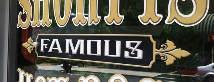 Shorty's Famous Hot Dogs is one of สถานที่ที่บันทึกไว้ของ Kacee.