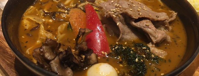 Soup Curry GARAKU is one of สถานที่ที่ Takuma ถูกใจ.