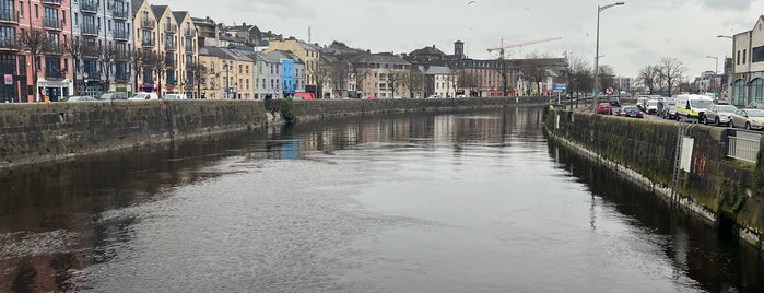 Cork is one of Irlande.