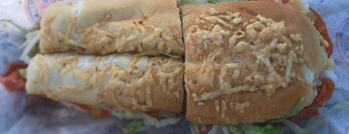 Jersey Mike's Subs is one of Lugares favoritos de Lisa.