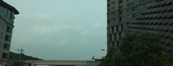 황금네거리 is one of 대구광역시의 교차로.