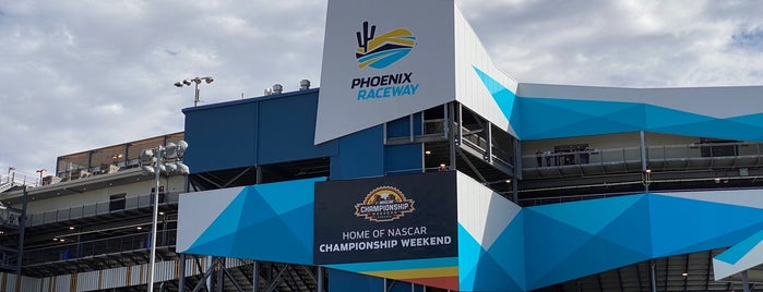 Phoenix Raceway is one of Steveさんのお気に入りスポット.