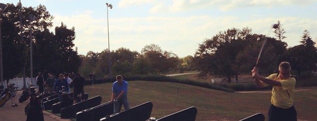 Eisenhower Park Driving Range is one of Lugares favoritos de Robert.