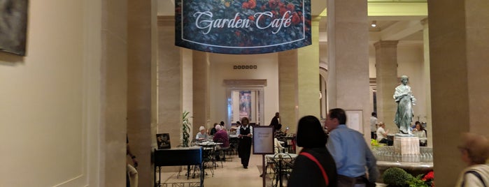 Garden Café is one of Lugares favoritos de Lyubov.