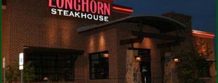 LongHorn Steakhouse is one of สถานที่ที่ Larry ถูกใจ.