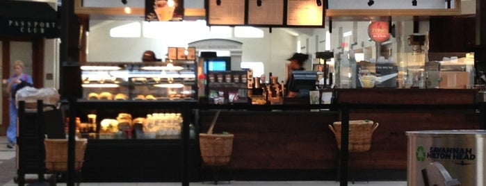 Starbucks is one of Orte, die Emylee gefallen.