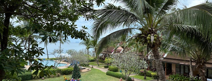 Lanta Casuarina Beach Resort Koh Lanta is one of Lugares favoritos de Toma.