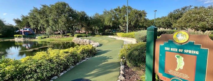 Fantasia Gardens Miniature Golf is one of สถานที่ที่ Ashley ถูกใจ.