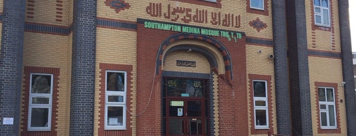 Southampton Medina Mosque is one of S 님이 저장한 장소.