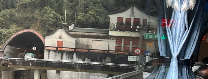 Hsuehshan Tunnel is one of 一藍.