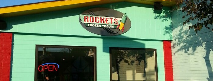 Rockets Frozen Yogurt is one of สถานที่ที่ Kat ถูกใจ.